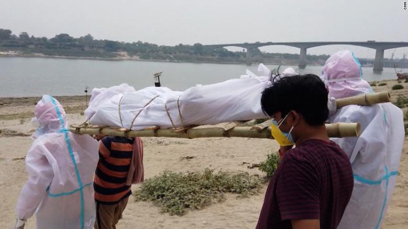 Ấn Độ: Thi thể hơn 30 người được vớt lên từ sông Hằng
